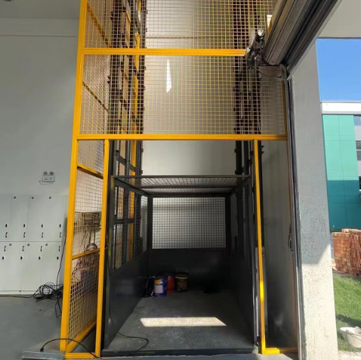 南靖导轨式升降机助力物流园破解运输难题